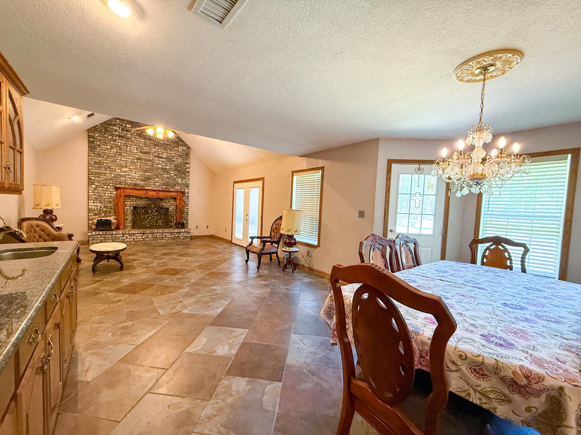 9403 Twin Lakes Road Orange, TX 77632 - Photo 8 of 39