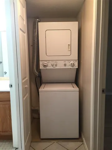 $1,850 | 1100 Southwest 128th Terrace, Unit 402, Hollywood, FL 33027