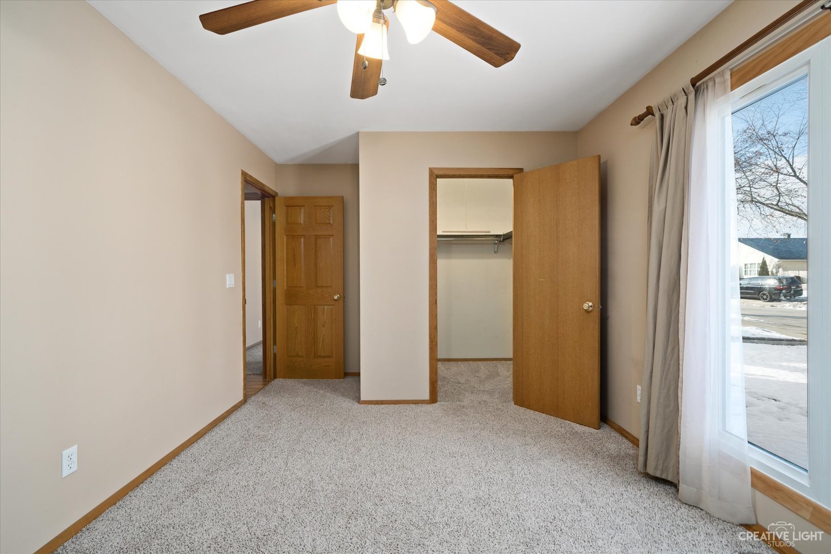 135 Heathgate Road Montgomery, IL 60538 - Photo 8 of 17 an empty room with closet and a chandelier fan