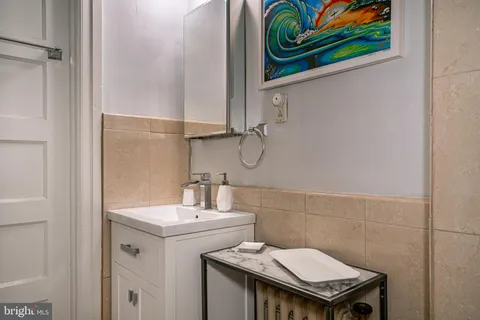 $210,000 | 250 South 13th Street, Unit 1F, Philadelphia, PA 19107