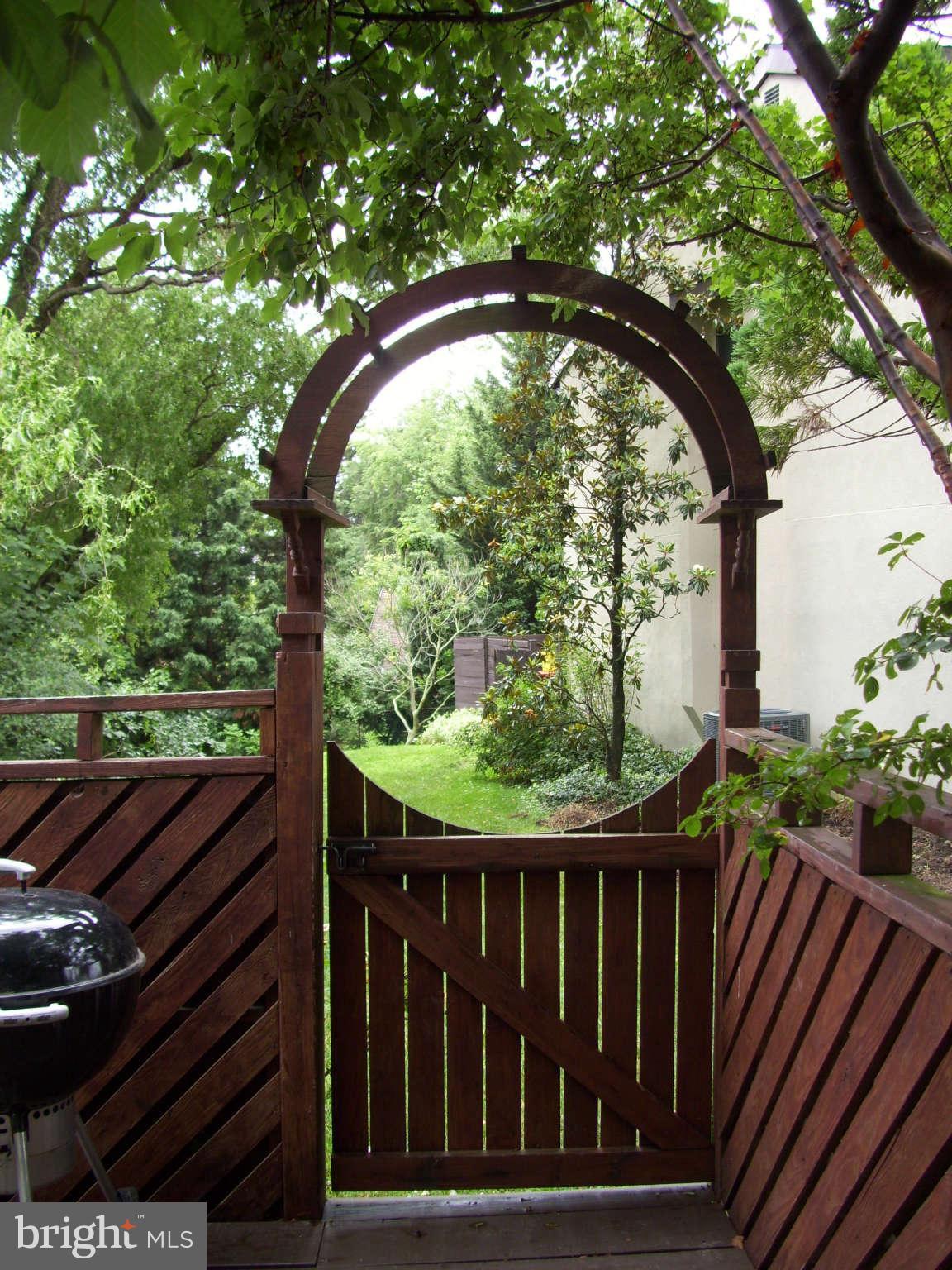 4340 Roland Springs Drive Baltimore, MD 21210 - Photo 25 of 28 Exterior Rear