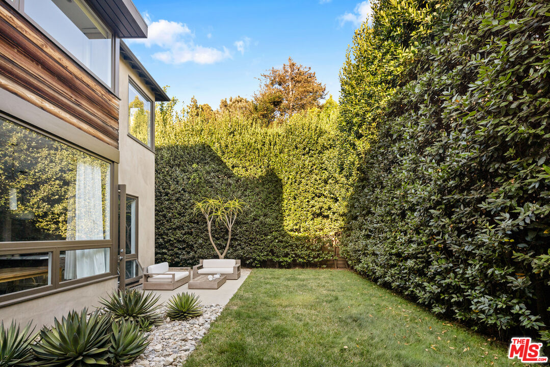 368 Sycamore Road Santa Monica, CA 90402 - Photo 1 of 1 Gallery Image 1