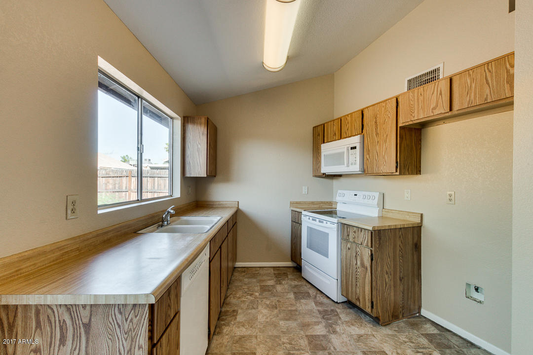 1806 East Grandview Road Phoenix, AZ 85022 - Photo 3 of 14 02-Grandview