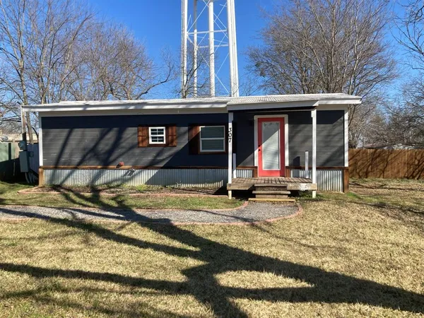 $99,999 | 307 West Sherman Street, Bells, TX 75414