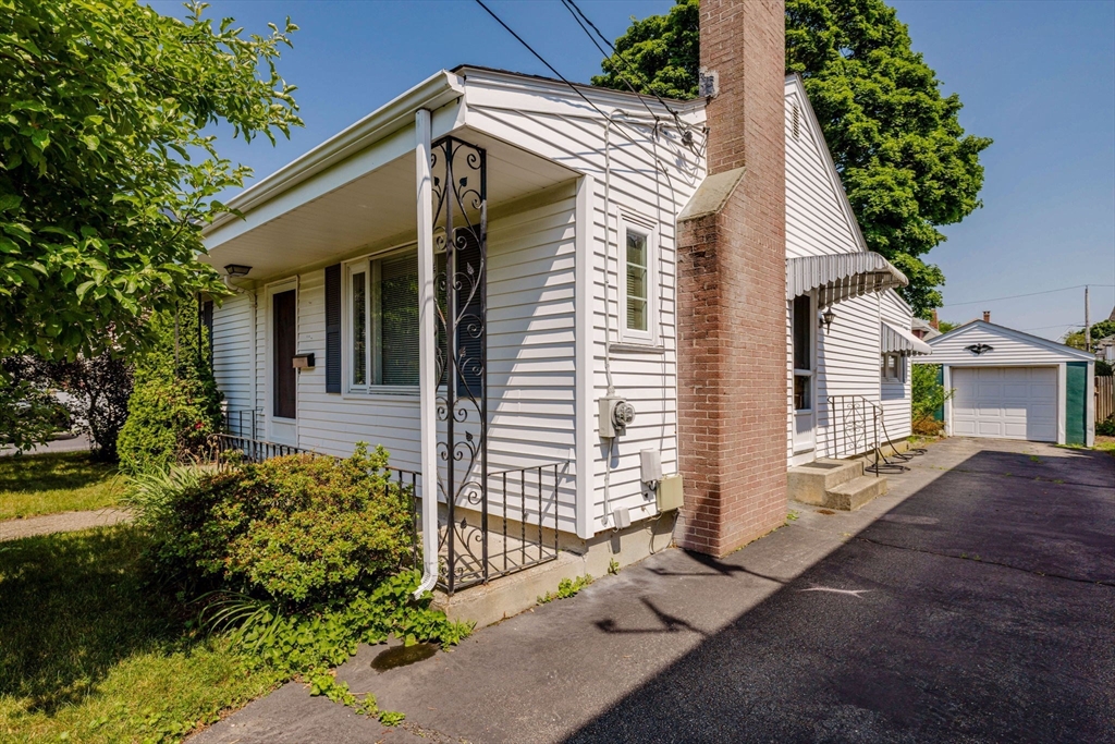 156 Harris Street Pawtucket, RI 02861 - Photo 3 of 41