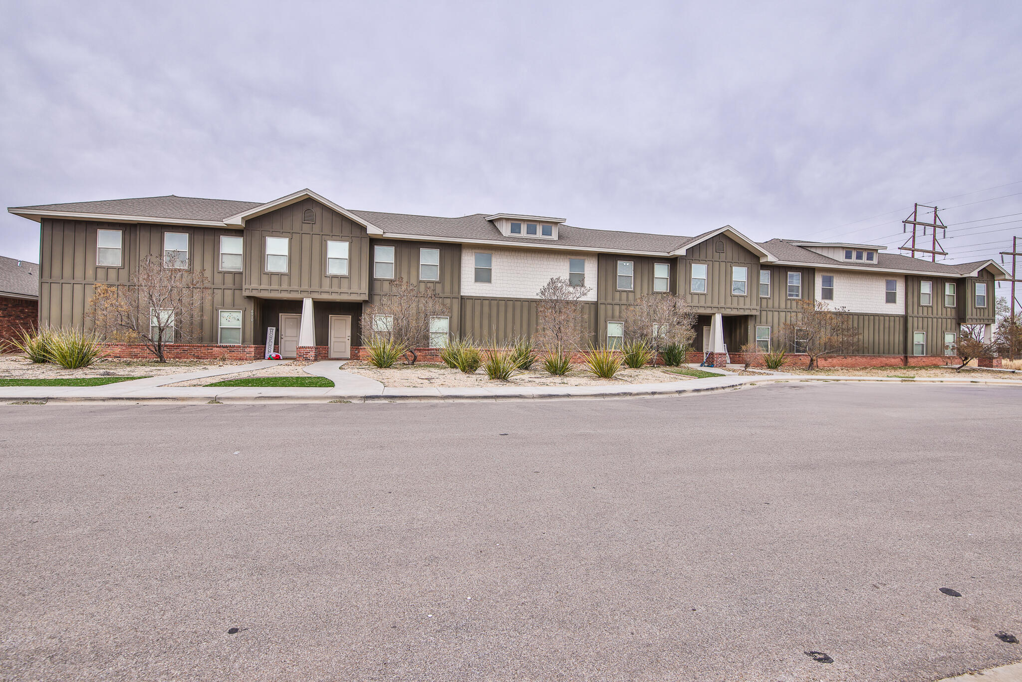 6906 20th St - Front