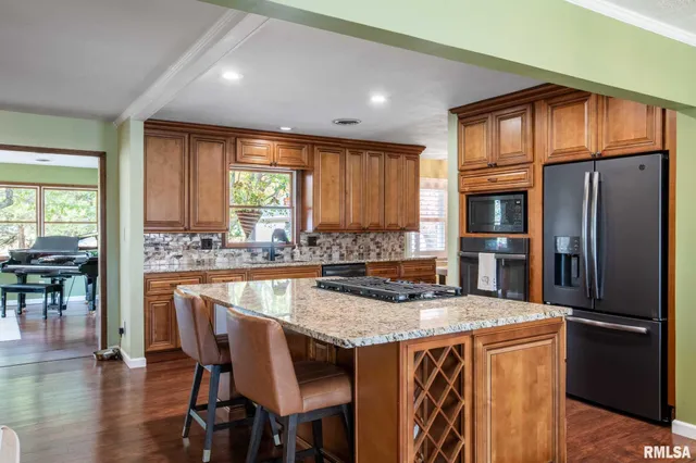 $359,900 | 202 Dinah Lane, Marion, IL 62959