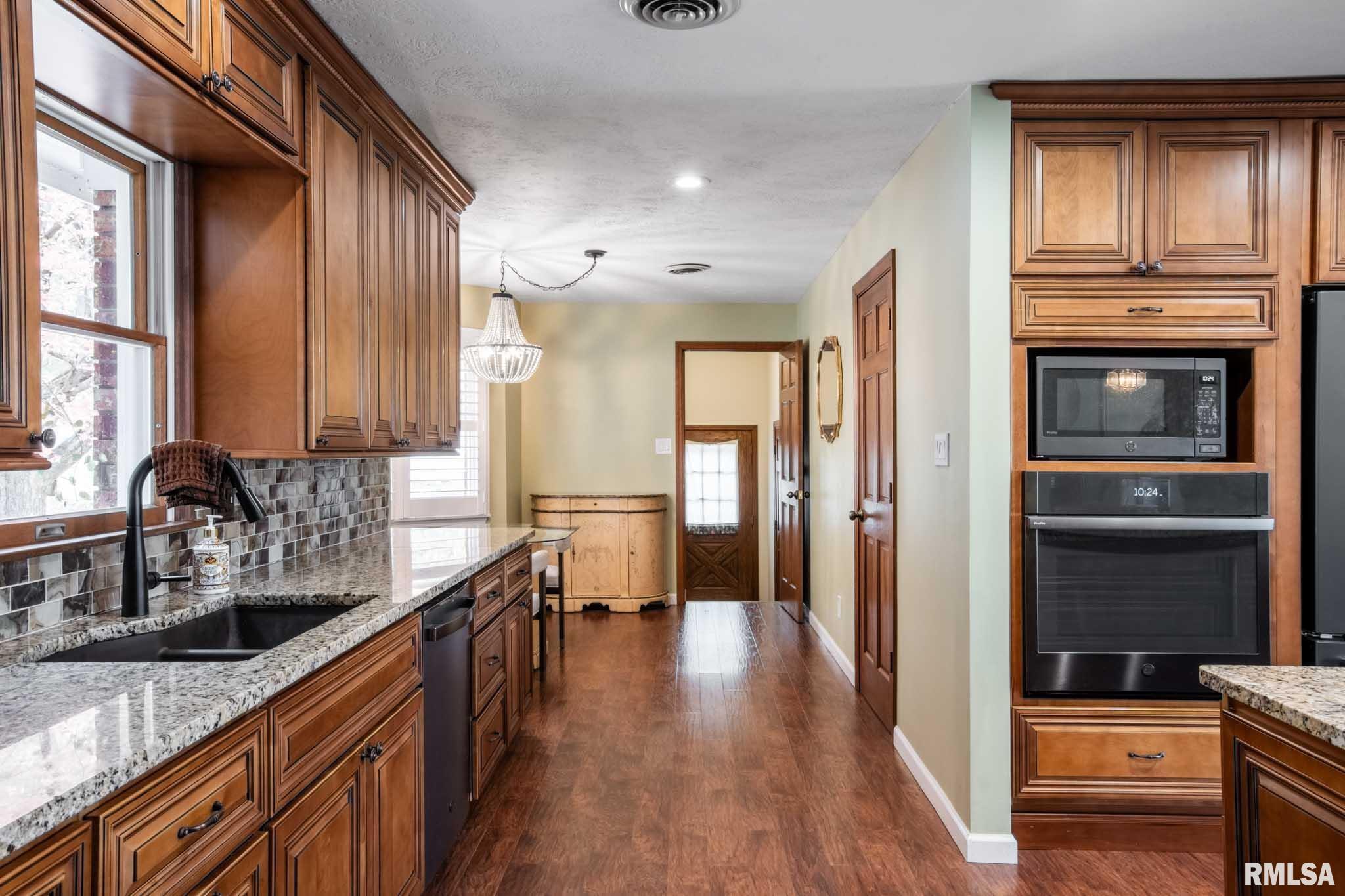 202 Dinah Lane Marion, IL 62959 - Photo 15 of 48