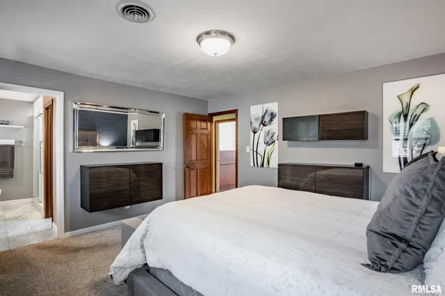 $359,900 | 202 Dinah Lane, Marion, IL 62959