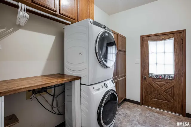 $359,900 | 202 Dinah Lane, Marion, IL 62959