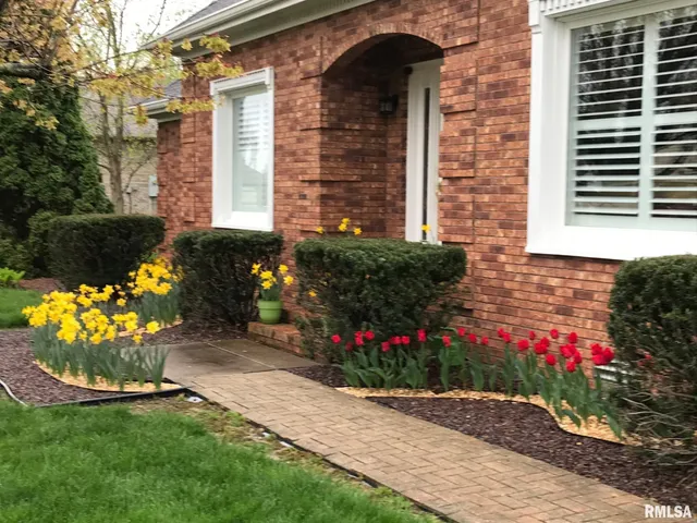 $359,900 | 202 Dinah Lane, Marion, IL 62959