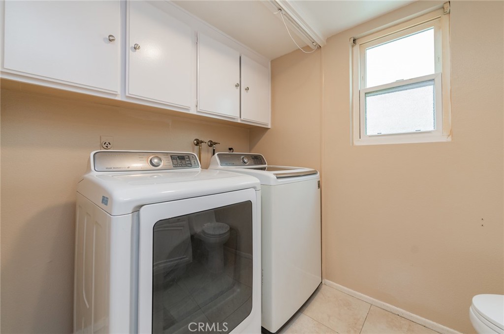 7 Tivoli Irvine, CA 92620 - Photo 17 of 29 a utility room with dryer and washer
