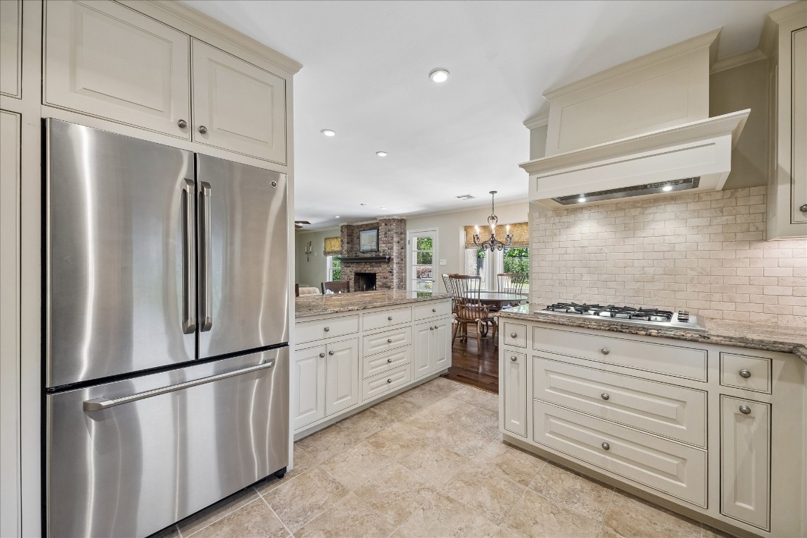 12206 Perthshire Road Houston, TX 77024 - Photo 12 of 30 Kitchen view into breakfast room and family room.