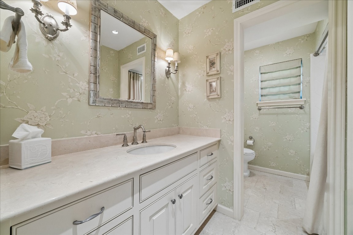 12206 Perthshire Road Houston, TX 77024 - Photo 22 of 30 Primary bathroom