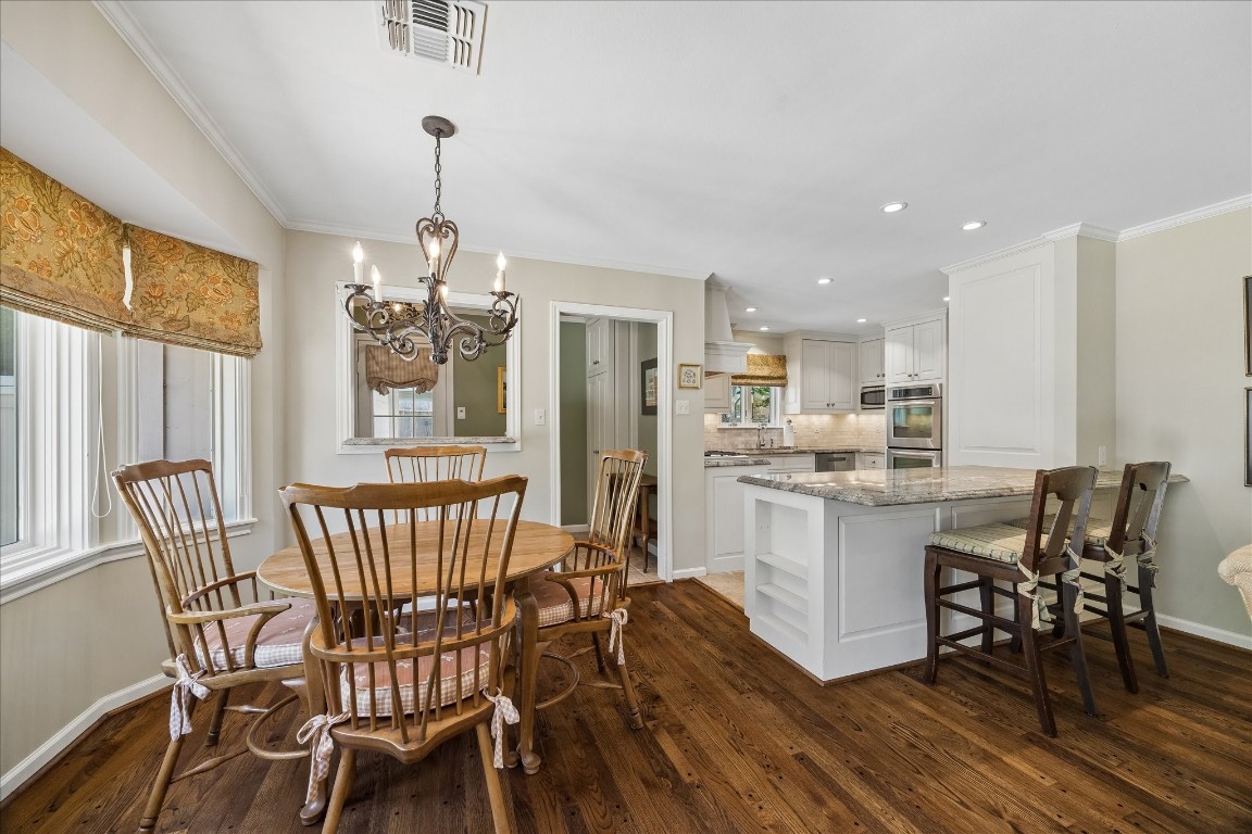 12206 Perthshire Road Houston, TX 77024 - Photo 7 of 30 Breakfast room and breakfast bar.