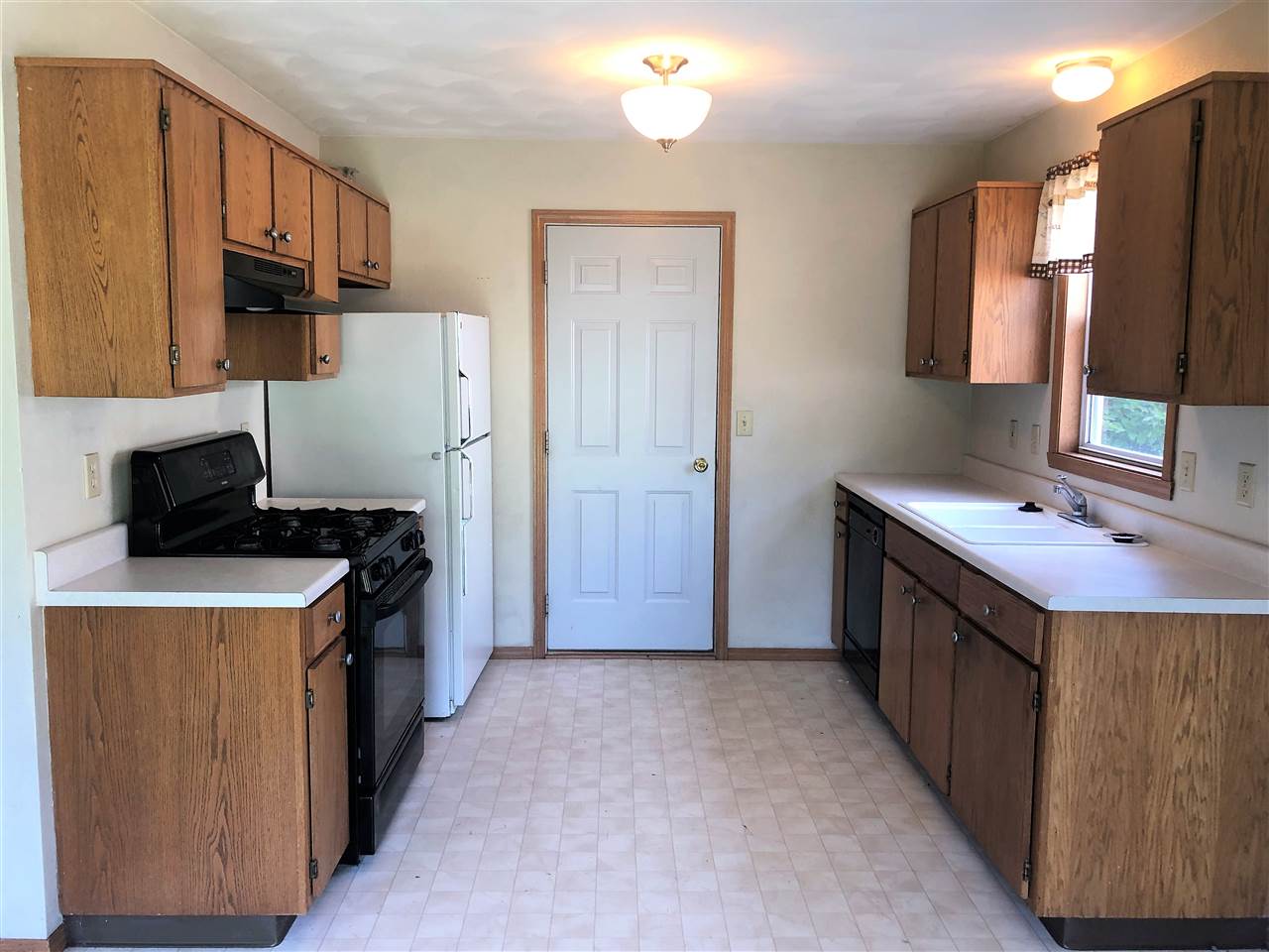 749 7 Hickory Road Byron, IL 61010 - Photo 3 of 25 Gallery Image 3