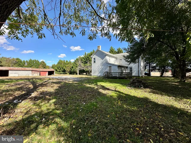 a view of a house with a big yard