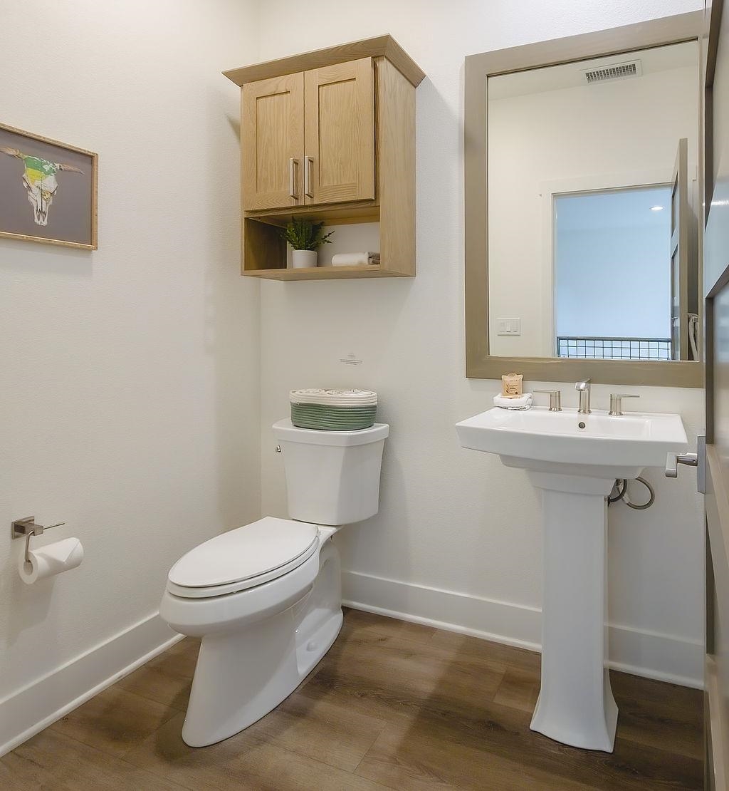 1463 Boulder Creek Road, Unit 1463 Mammoth Lakes, CA 93546 - Photo 15 of 37 a bathroom with a sink toilet and mirror