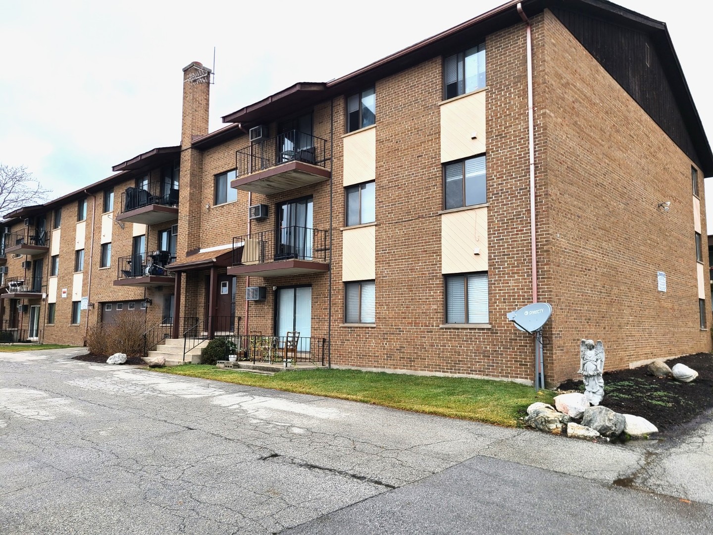 9117 South Roberts Road, Unit 8A Hickory Hills, IL 60457 - Photo 1 of 16 a front view of a house with a yard