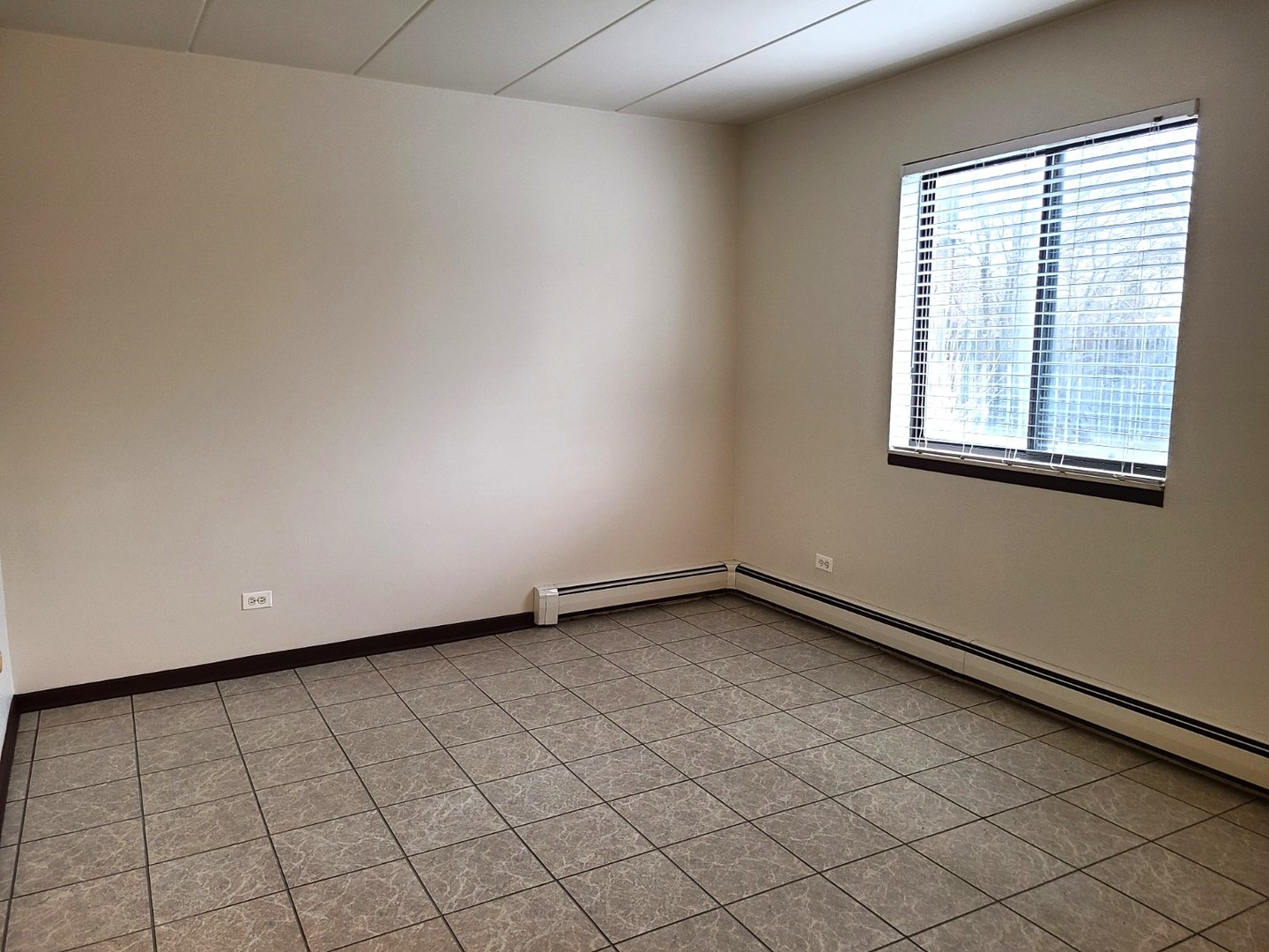 9117 South Roberts Road, Unit 8A Hickory Hills, IL 60457 - Photo 13 of 16 an empty room with a window