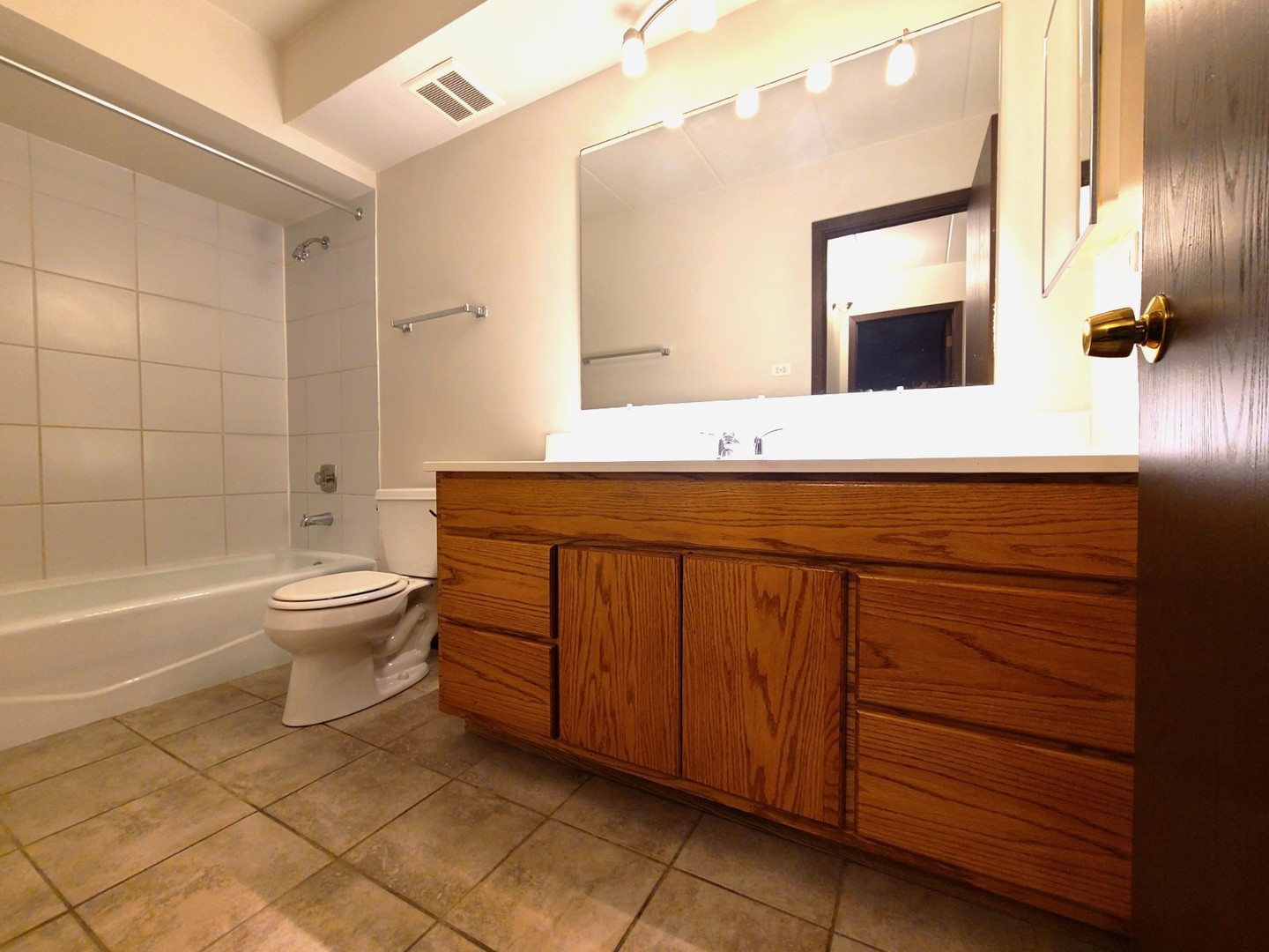 9117 South Roberts Road, Unit 8A Hickory Hills, IL 60457 - Photo 9 of 16 a bathroom with a toilet a sink and bathtub