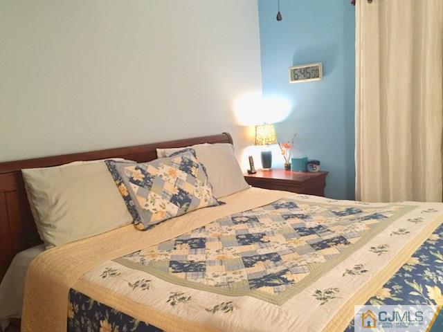87 Harding Avenue Edison, NJ 08820 - Photo 15 of 25 a bedroom with a bed and a lamp