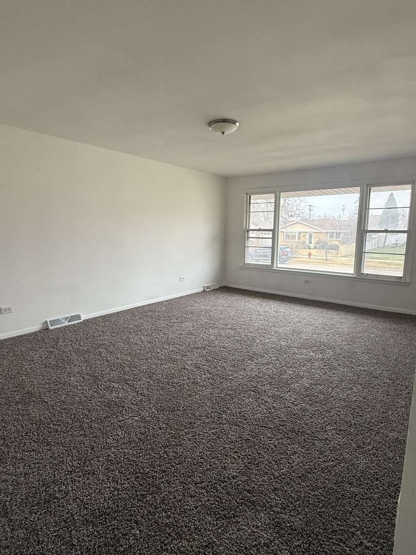 7842 Sholer Avenue Bridgeview, IL 60455 - Photo 4 of 23