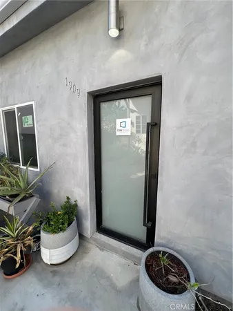 $2,400 | 1909 Midvale Avenue, Los Angeles, CA 90025