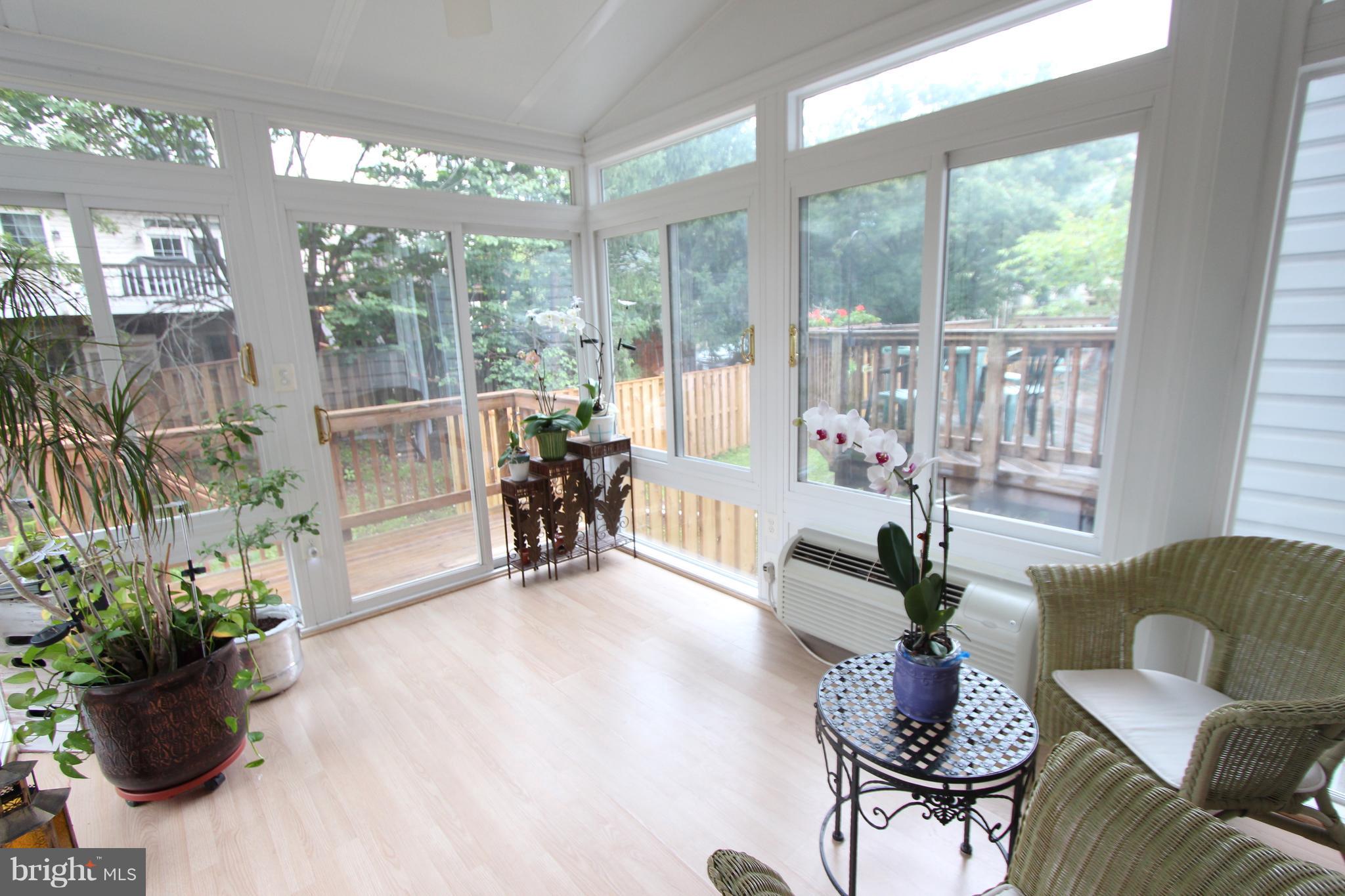 20784 Dockside Terrace Sterling, VA 20165 - Photo 2 of 22 4 Season Sun Room