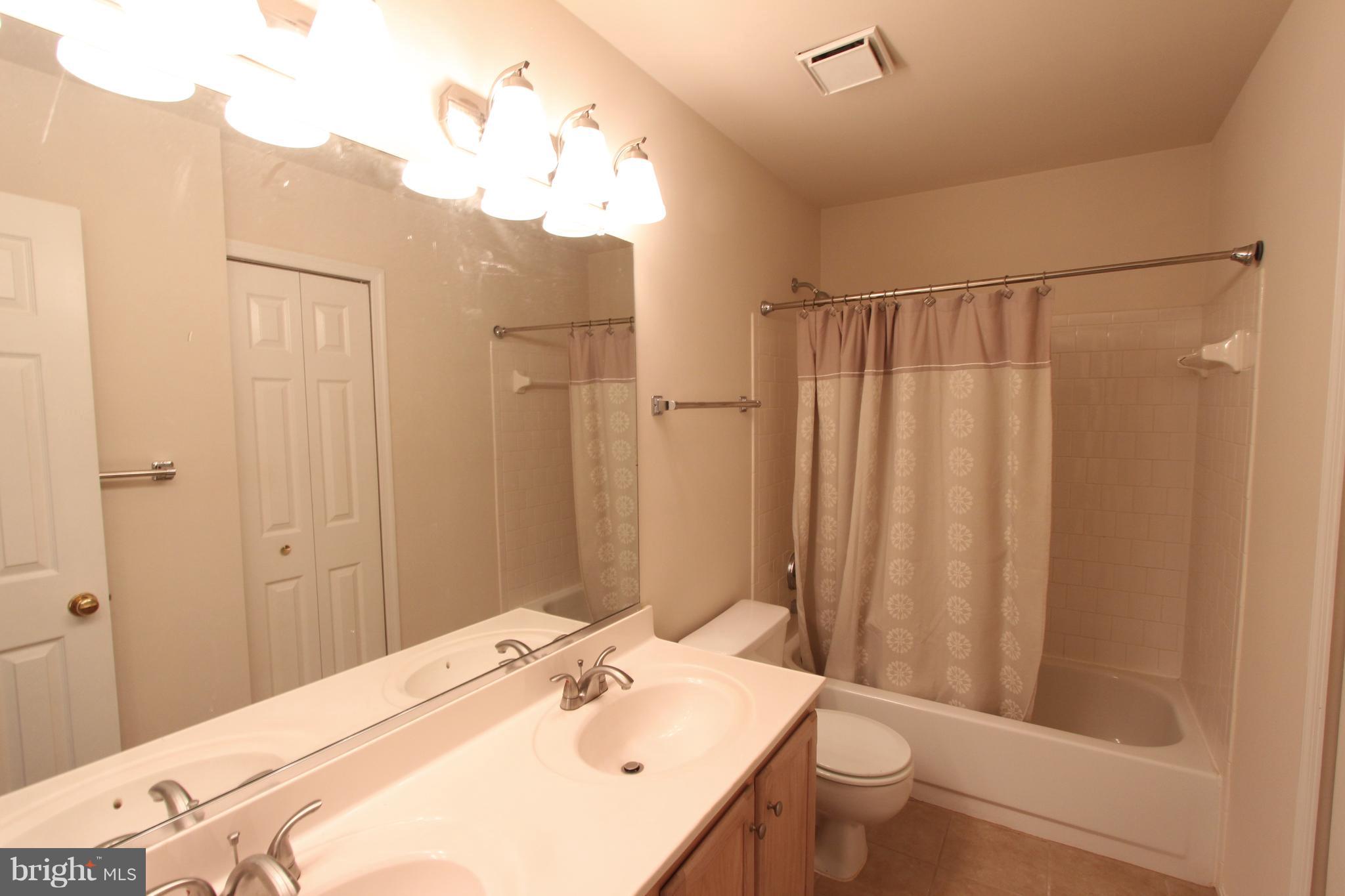 20784 Dockside Terrace Sterling, VA 20165 - Photo 18 of 22 Bath