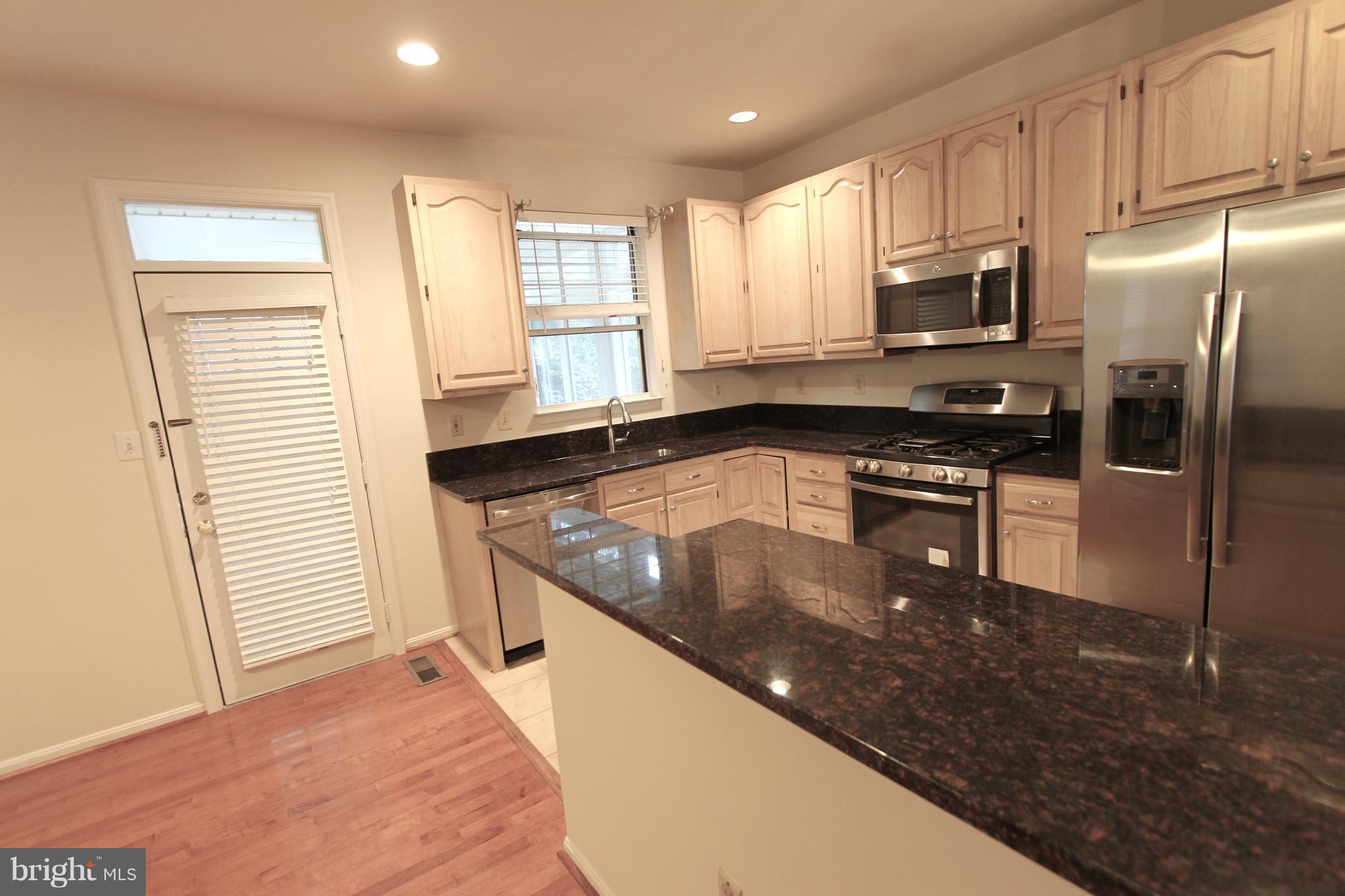 20784 Dockside Terrace Sterling, VA 20165 - Photo 10 of 22 Kitchen