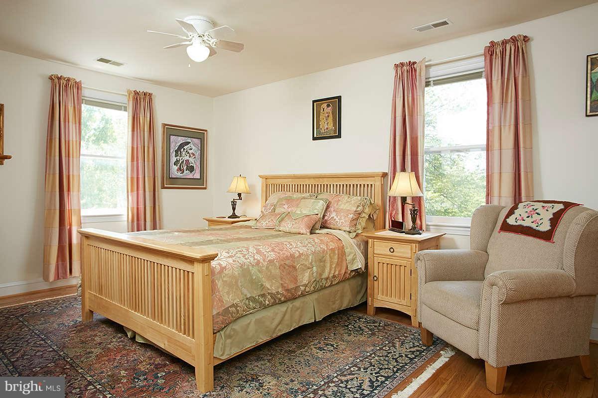 6023 Walhonding Road Bethesda, MD 20816 - Photo 11 of 21 Bath (Master)