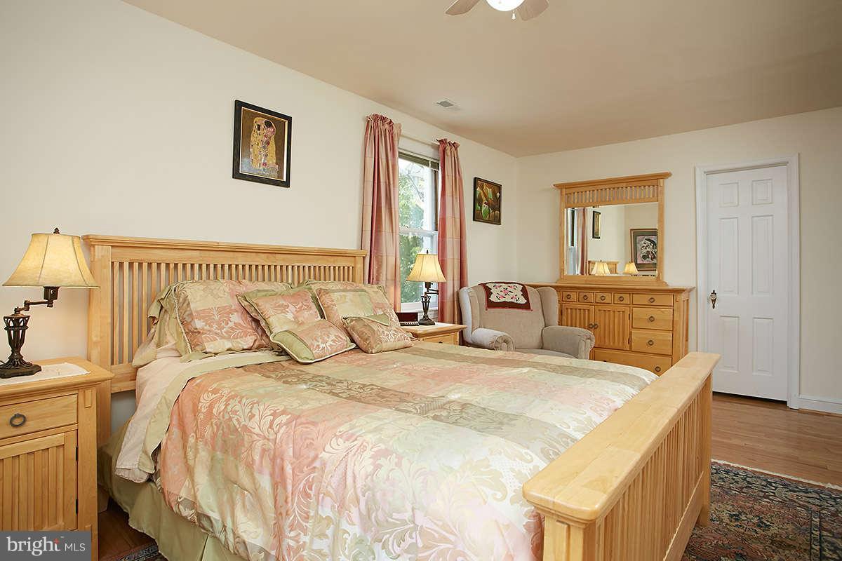 6023 Walhonding Road Bethesda, MD 20816 - Photo 12 of 21 Bedroom (Master)