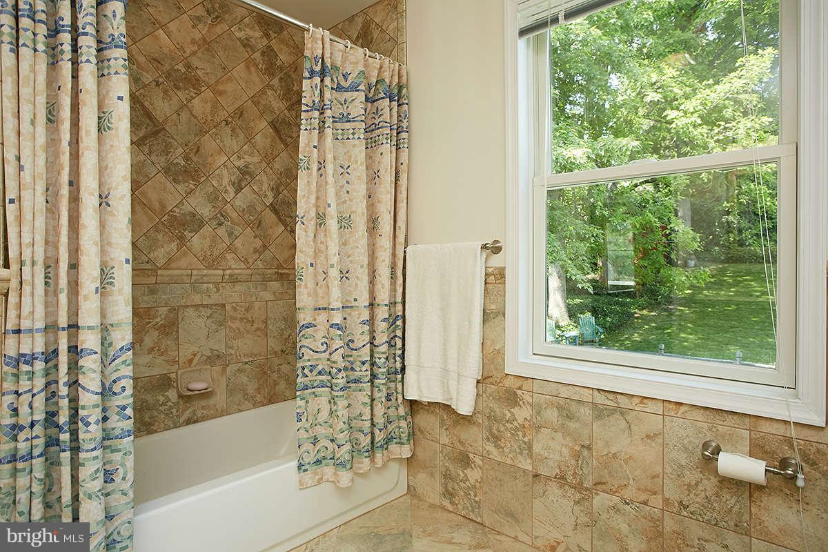 6023 Walhonding Road Bethesda, MD 20816 - Photo 10 of 21 Bath