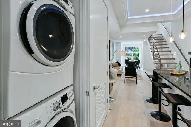 a view of entryway with washer and dryer