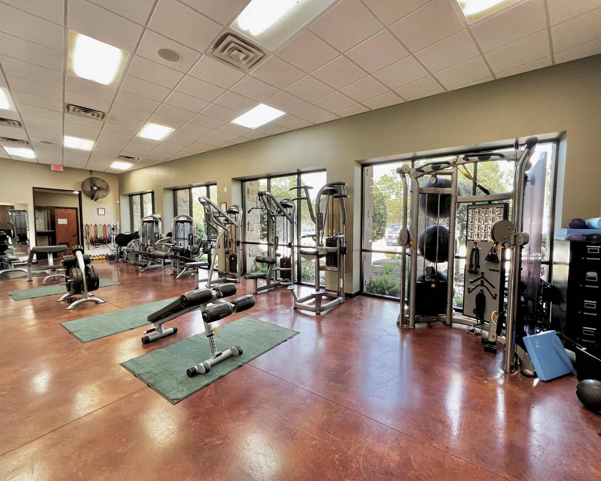 13151 Walden Road, Unit 142 Montgomery, TX 77356 - Photo 36 of 50 a gym room with lots of gym equipment