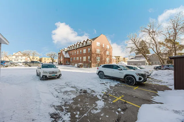 $170,000 | 915 2nd Avenue South, Unit 2, Fargo, ND 58103