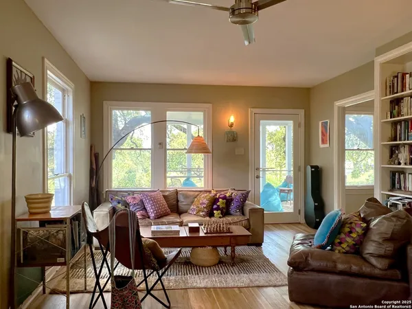 $3,985 | 401 Shook Avenue, San Antonio, TX 78212