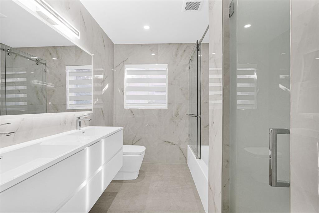 2291 Southwest 17th Street Miami, FL 33145 - Photo 27 of 86 Master Bath