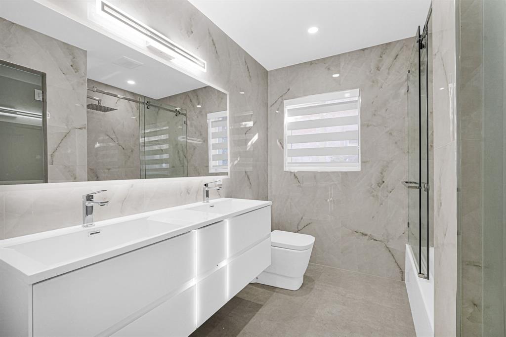 2291 Southwest 17th Street Miami, FL 33145 - Photo 29 of 86 Master Bath