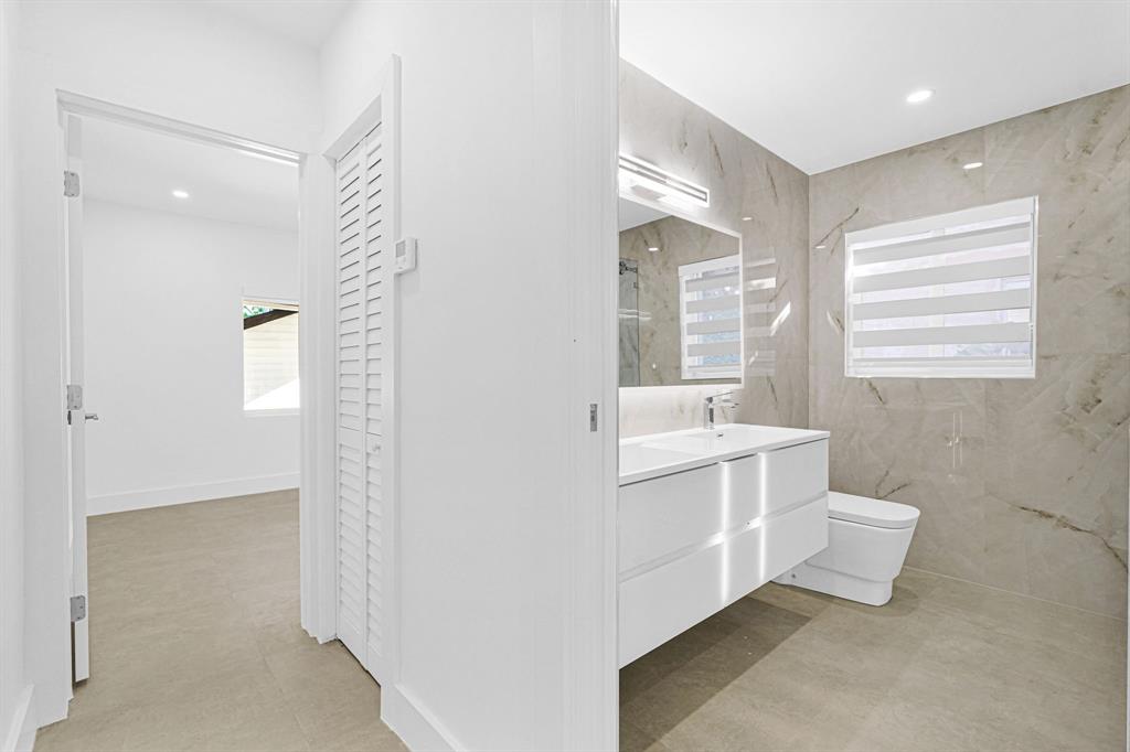 2291 Southwest 17th Street Miami, FL 33145 - Photo 30 of 86 Master Bath