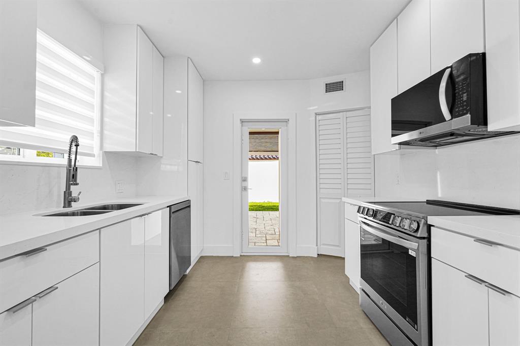 2291 Southwest 17th Street Miami, FL 33145 - Photo 63 of 86