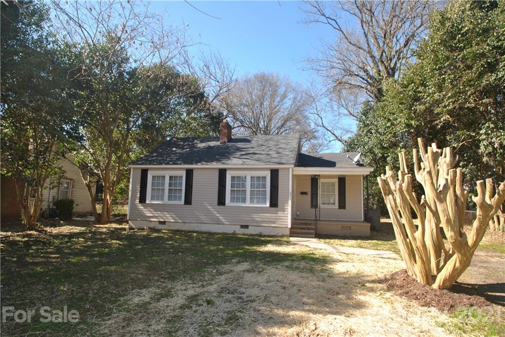 2812 Mayflower Road Charlotte, NC 28208 - Photo 2 of 7 a front view of a house with a yard