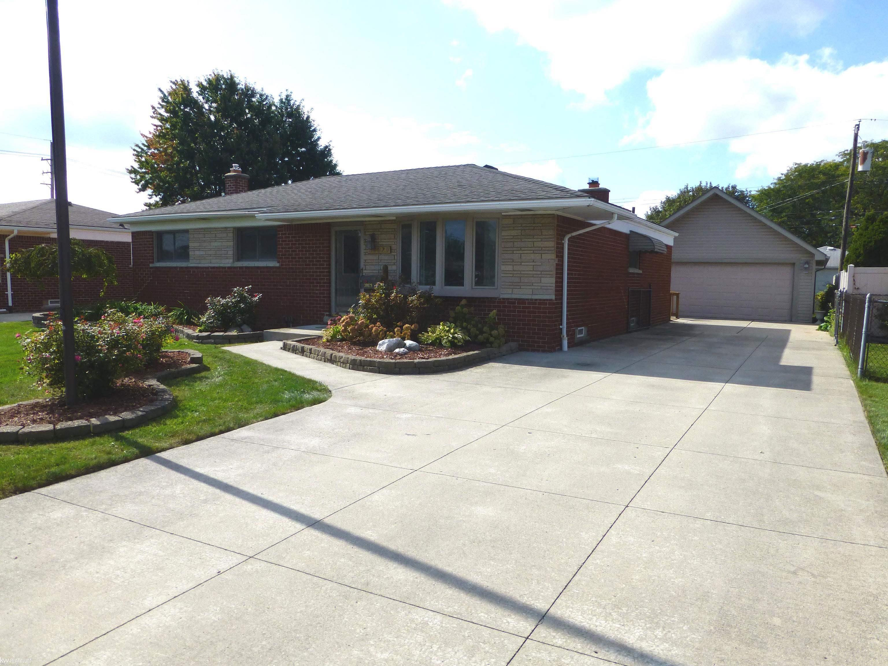 30029 Hayes Road Warren, MI 48088 - Photo 1 of 45 50124342.JPG
