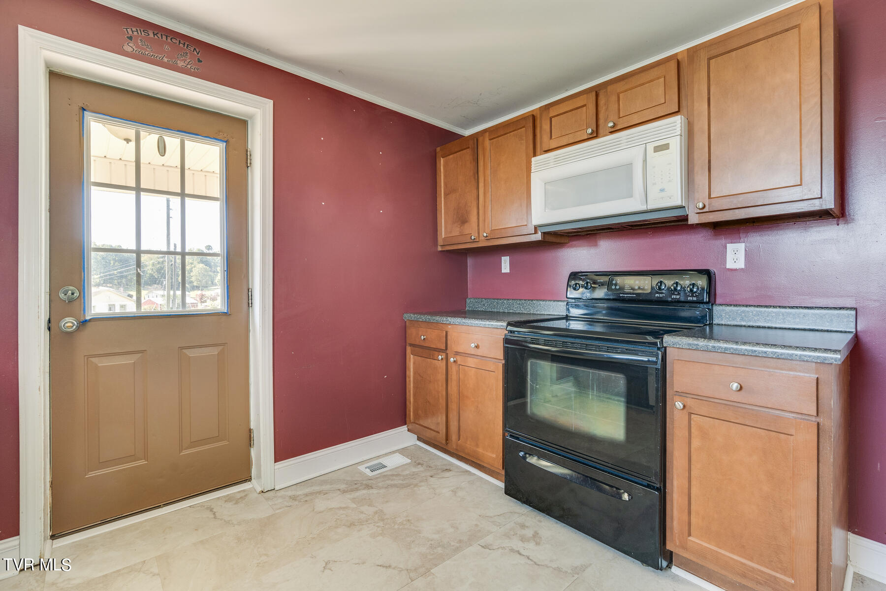 10090 Reedy Creek Road Bristol, VA 24202 - Photo 9 of 17 011