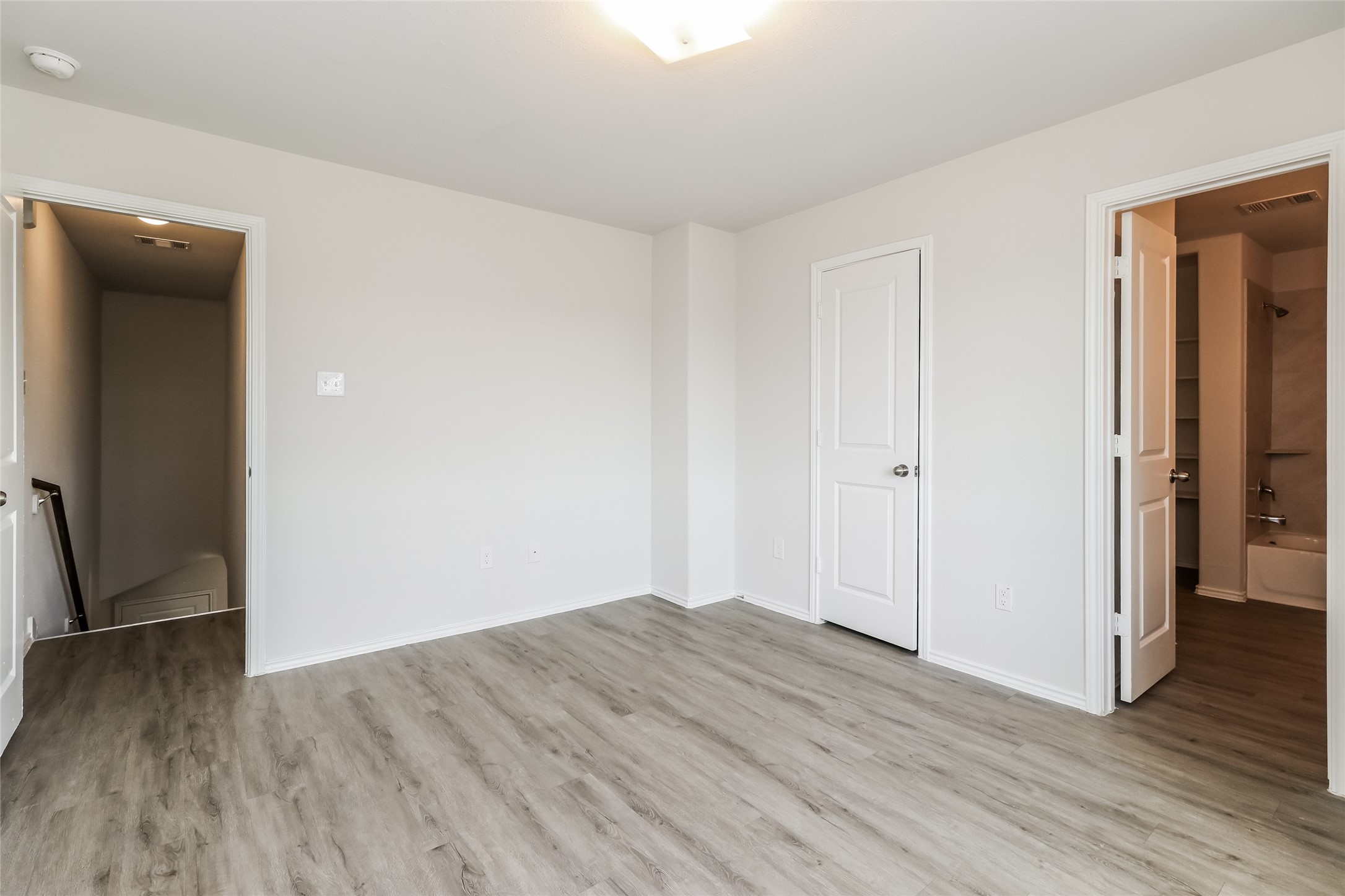 21650 Mamba Way Houston, TX 77073 - Photo 12 of 16 Photos may be representative of the floor plan and not the exact home. Finishes, layout, and features of the actual property for lease may vary.