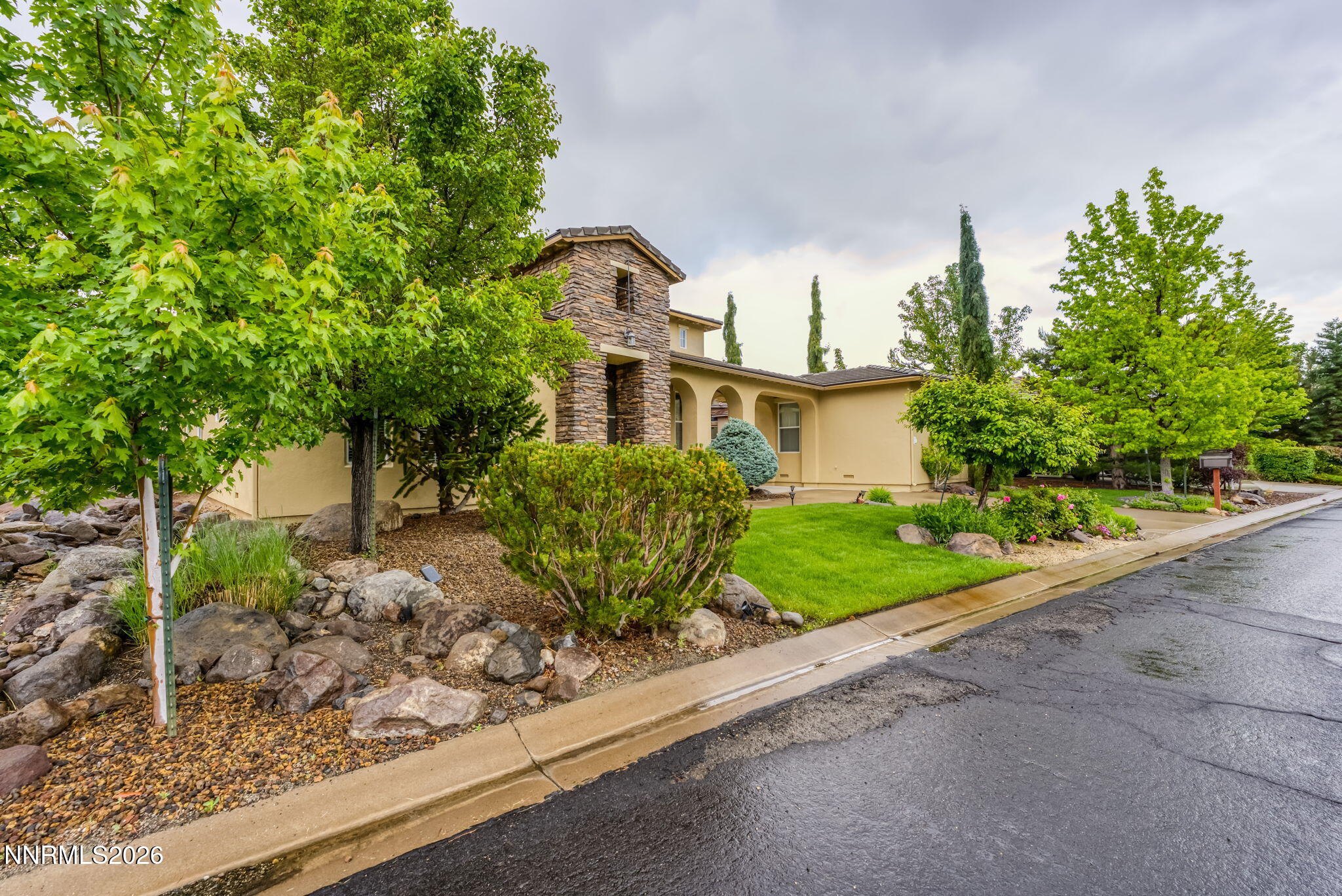 10170 Vía Como Reno, NV 89511 - Photo 48 of 85 a view of a garden with plants and large trees