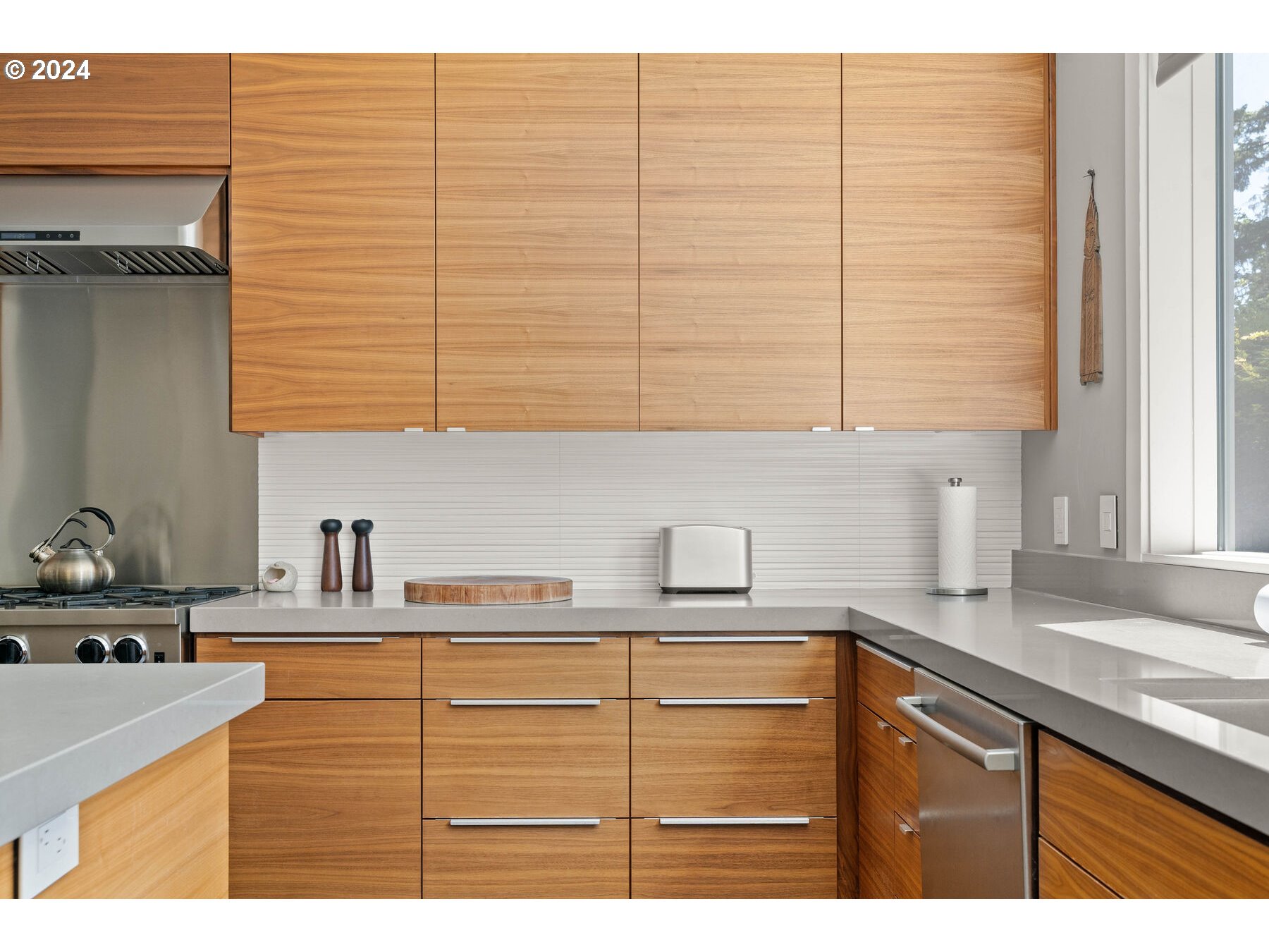 3122 Southwest Maricara Street Portland, OR 97219 - Photo 17 of 48 Gallery Image 17