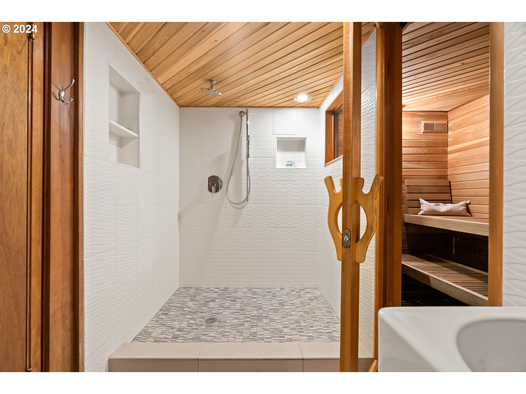 3122 Southwest Maricara Street Portland, OR 97219 - Photo 36 of 48 Gallery Image 36