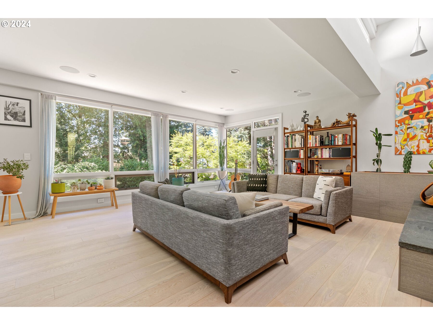 3122 Southwest Maricara Street Portland, OR 97219 - Photo 7 of 48 Gallery Image 7
